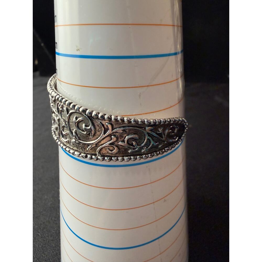 Vintage Sara Blaine cuff bracelet featuring intricate scrollwork in silver tone - Picture 6 of 10